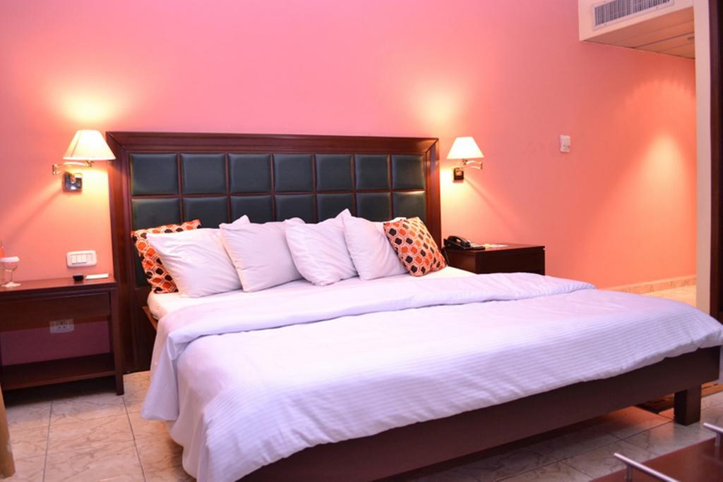 Transcorp Hotels Calabar Ruang foto