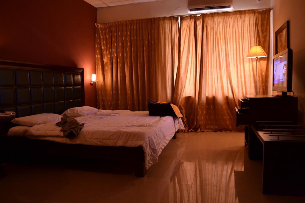 Transcorp Hotels Calabar Ruang foto